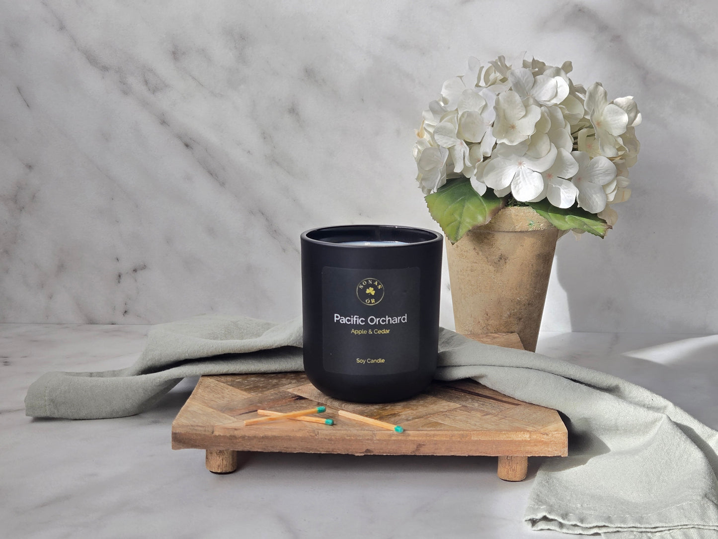 Pacific Orchard luxury soy candle featuring apple and cedar notes, hand-poured by Sonas Óir in BC.