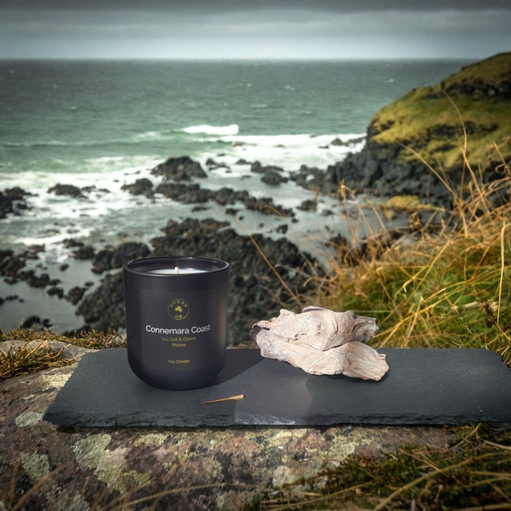 Connemara Coast candle with sea salt, ozone and marine scent notes, from Sonas Ór.