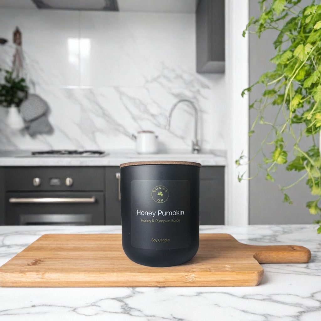 Honey Pumpkin luxury soy candle featuring honey and pumpkin spice notes, hand-poured by Sonas Óir in BC.