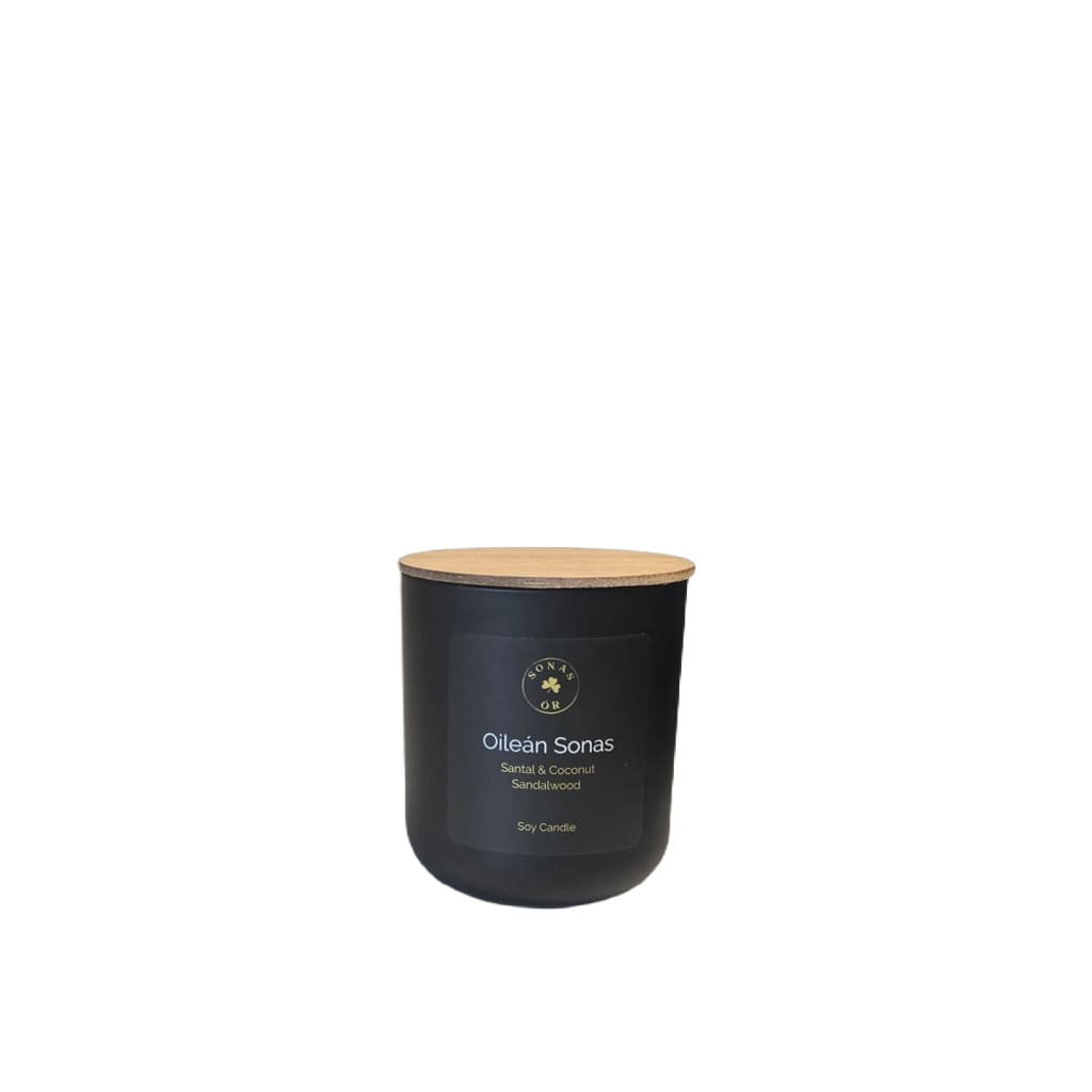 Oileán Sonas candle with santal, coconut and sandalwood scent notes, from Sonas Ór.
