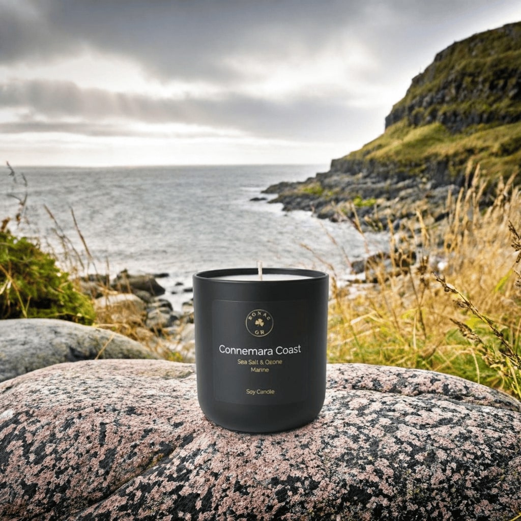 Connemara Coast candle with sea salt, ozone and marine scent notes, from Sonas Ór.